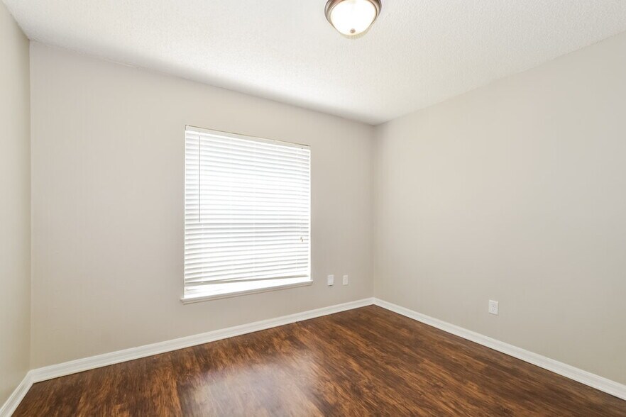 Building Photo - 4056 Forest Island Dr