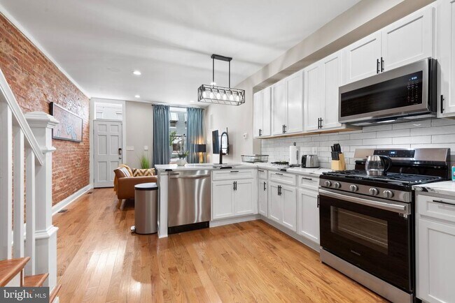 Building Photo - 2235 E Chase St