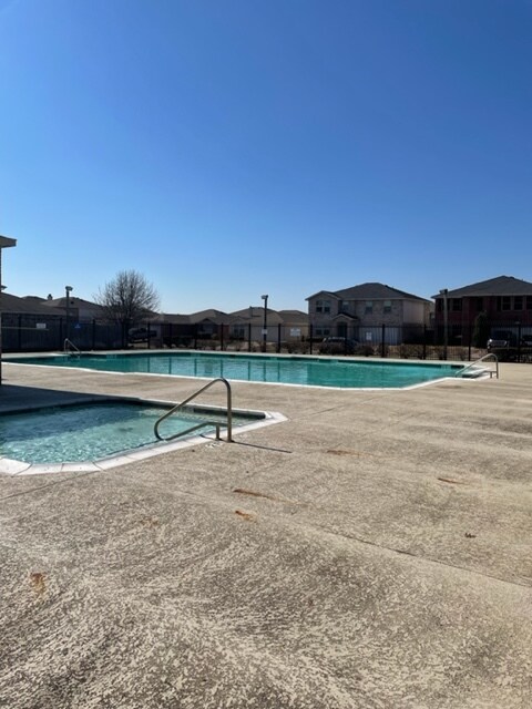 Building Photo - 9020 Garden Springs Dr