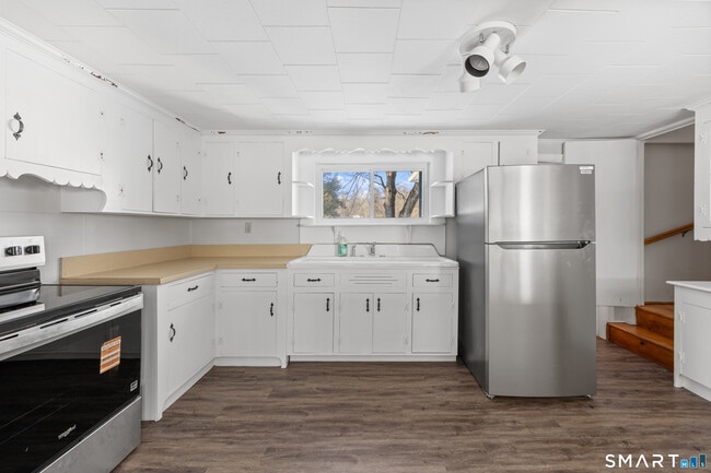 Building Photo - 353 Mt Sanford Rd