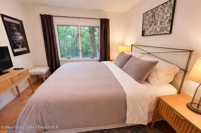 Building Photo - 26 Webster Rd