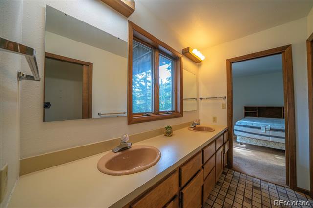 Building Photo - 307 Lakeview Dr