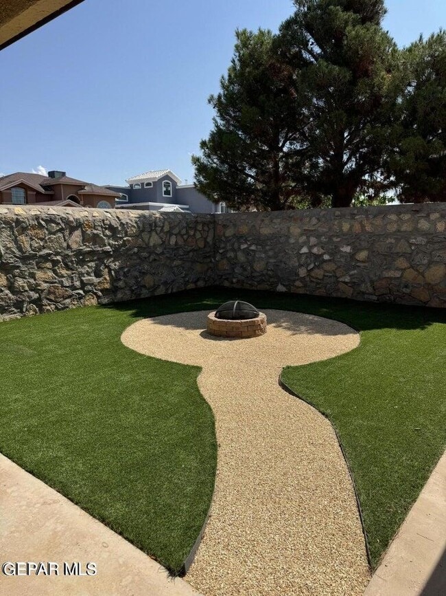 Building Photo - 3216 Tierra Palma Dr