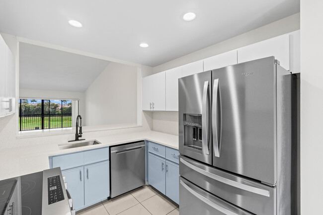 Building Photo - 5054 Golfview Ct