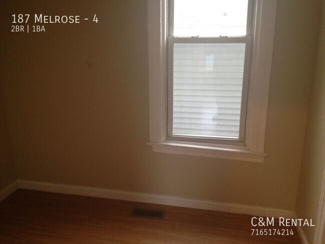 Building Photo - 2 Bedroom Lower Apartment