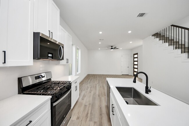 Building Photo - 7935 Sunnyhill St