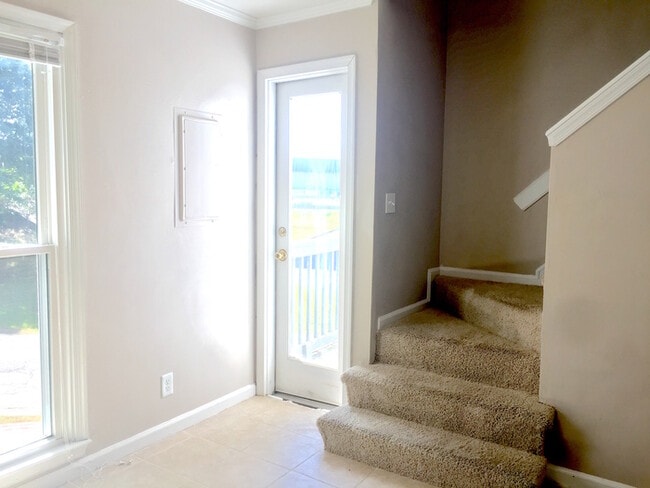 Building Photo - 915 Green St