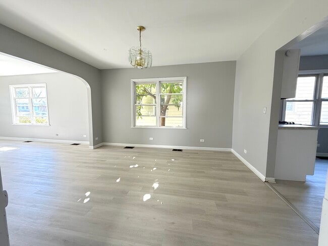 Building Photo - 828 Lenox Ave