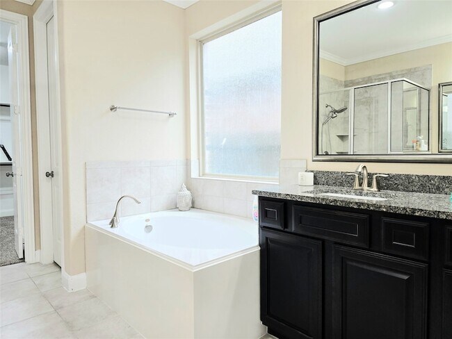 Building Photo - 21914 Avalon Queen Dr