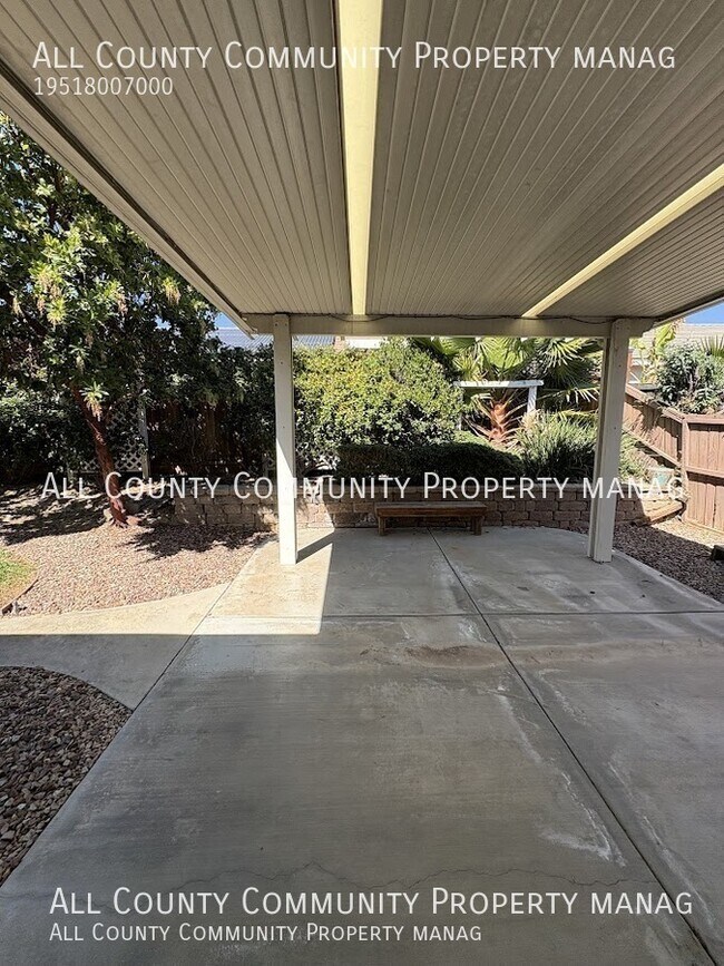 Building Photo - 39862 De Vendome Ct