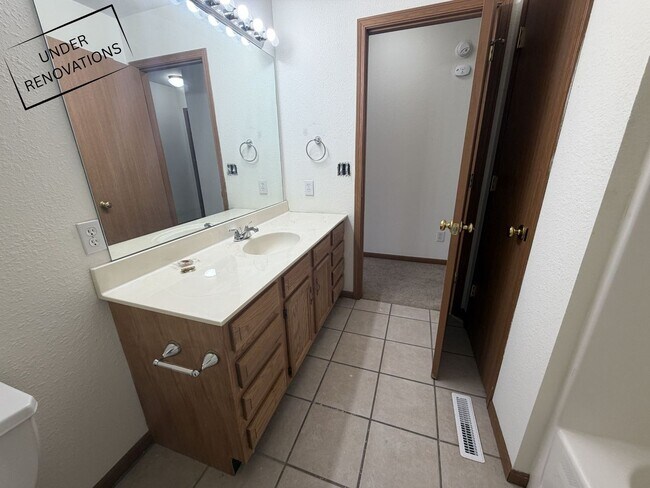 Building Photo - 1604-1606 Citadel Dr.