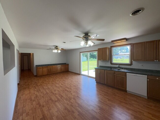 Building Photo - 94 Vandergrift Dr