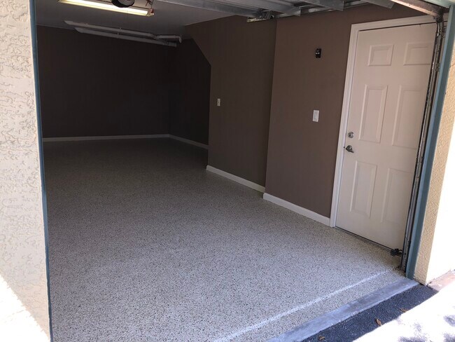 Building Photo - 12025 Villanova Dr