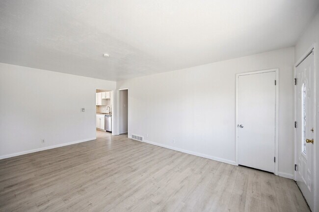 Building Photo - $2,640.95- 4 Bed, 2 Bath Home in Denver with Patio Space and In Unit Laundry!