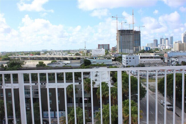 Building Photo - 800 N Miami Ave