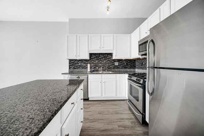 Building Photo - 1600 S Indiana Ave