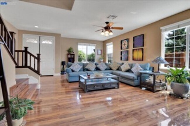 Building Photo - COMING SOON!! Spacious 4-Bedroom Home in O...