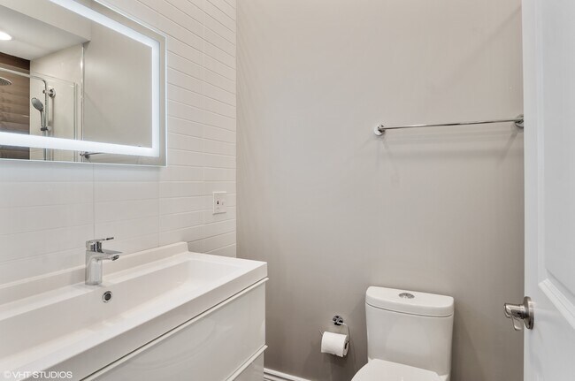 Building Photo - 608 W Arlington Pl