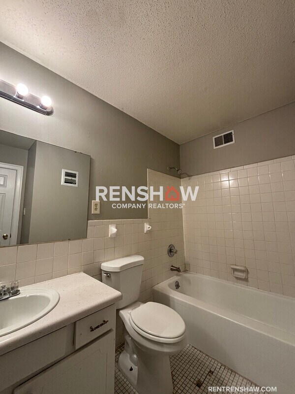 Building Photo - 3212 13 Colony Mall