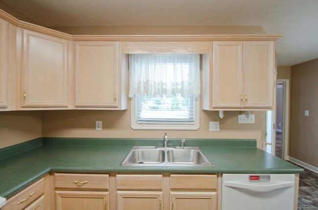 Building Photo - Lovely 3 bed 2 bath in East Limestone minutes to Athens!