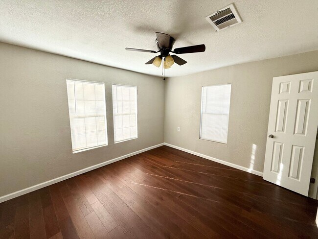 Building Photo - Charming 2-Bed, 1-Bath Home in the Heart of Waco!