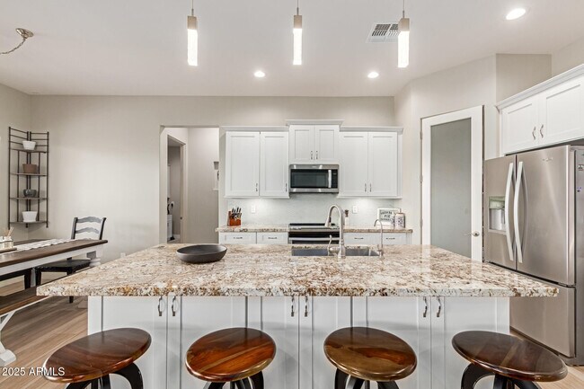 Building Photo - 17316 E Quail Track Rd