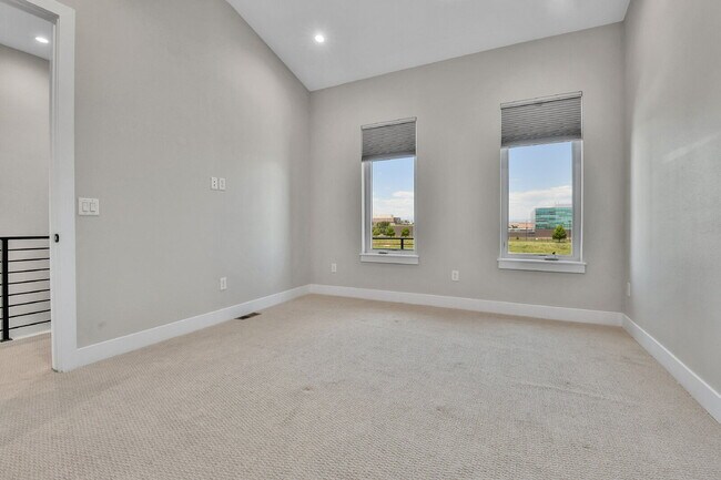 Building Photo - $2,895.00 - 2 Bed, 2.5 Bath Townhome in Prime Denver Location!