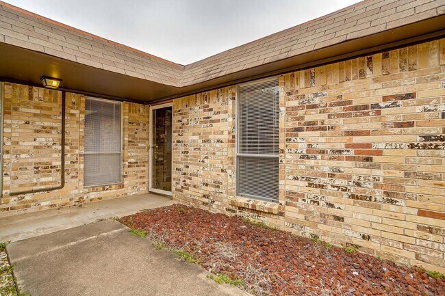Building Photo - 1623 Westridge St