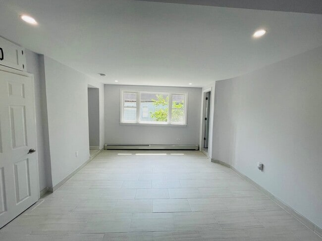 Primary Photo - 20 Hill St