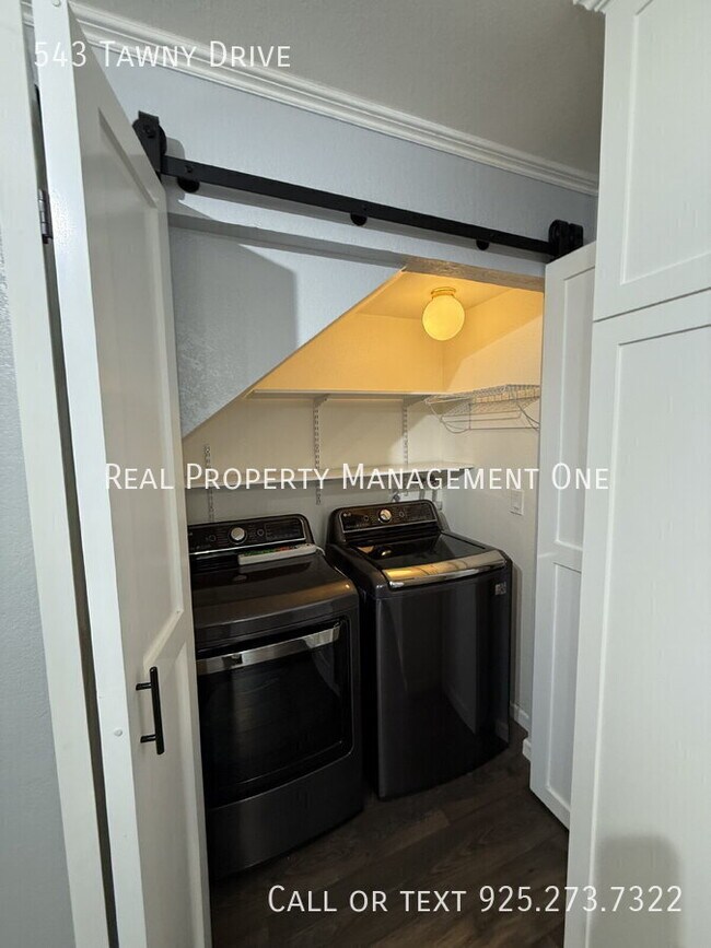 Building Photo - 543 Tawny Dr