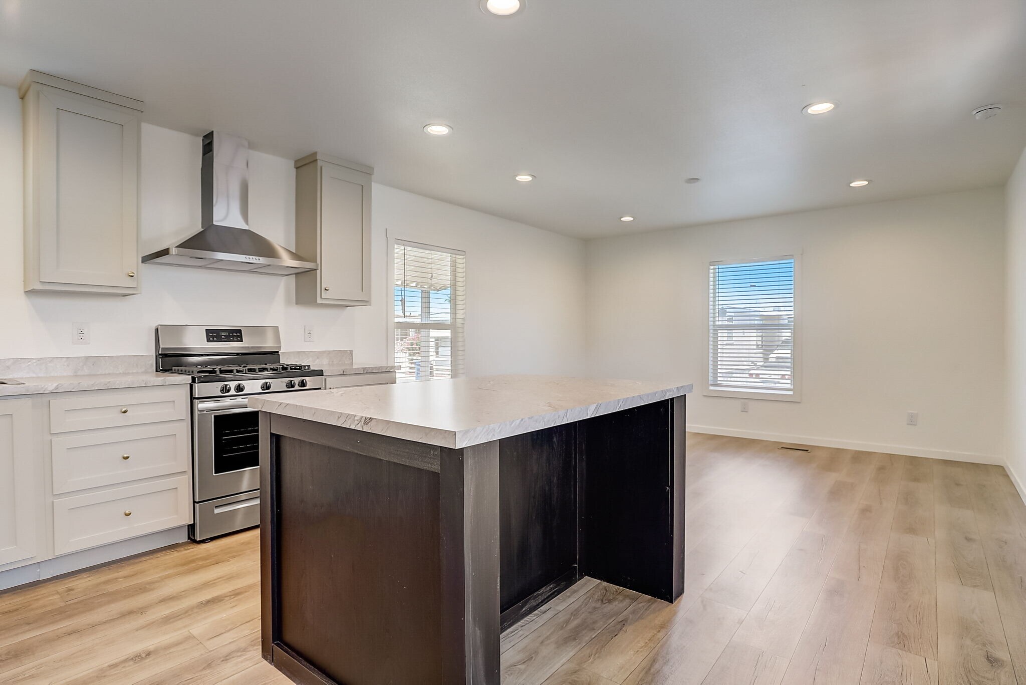 Building Photo - 3139 E Sahara Ave