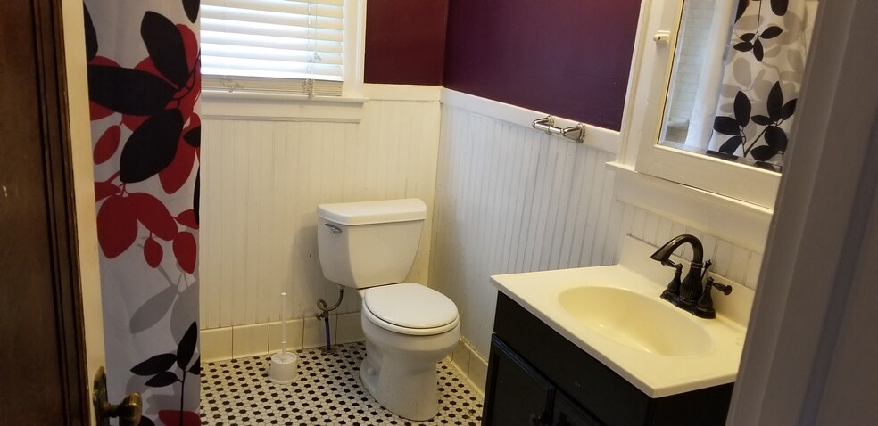 1st Full Bathroom - 425 Park Ave