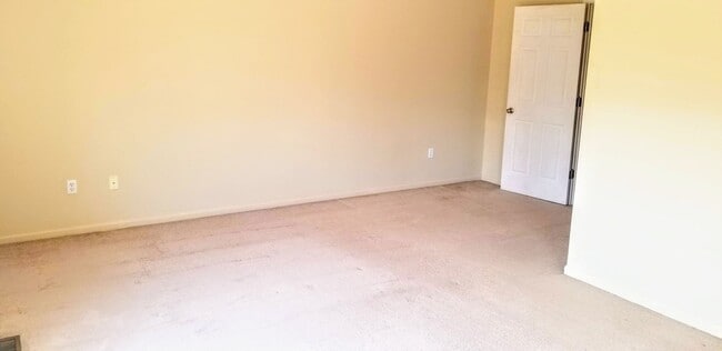 Building Photo - 108 Hickory Ridge Dr