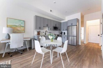 Building Photo - 521 N 41st St