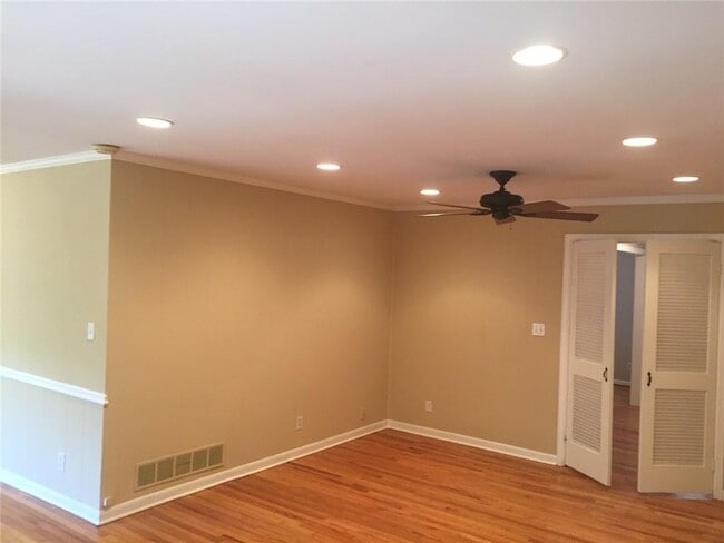 Building Photo - 4625 Kings Down Rd