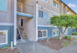 Building Photo - Fully Renovated AUBURN condo