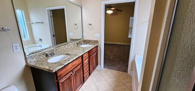 Building Photo - 181 Water Oaks Loop