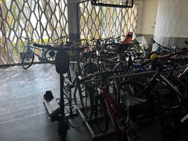 Building Photo - 9100 W Bay Harbor Dr