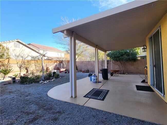 Building Photo - 9530 W Mesa Vista Ave