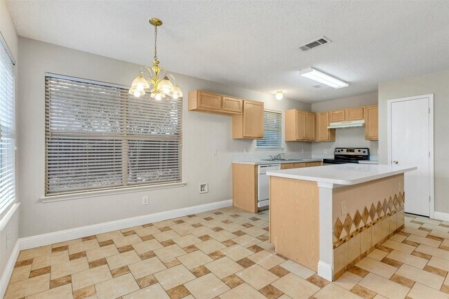 Building Photo - 8105 Flowertree Dr
