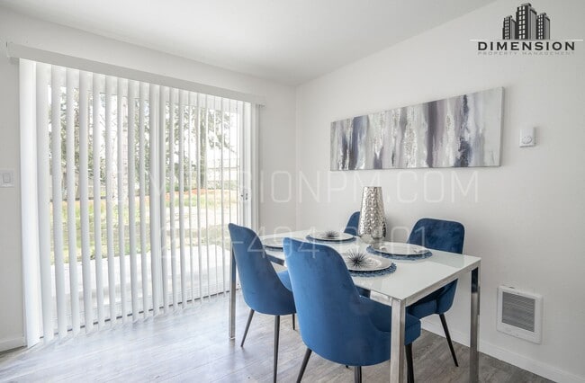 Building Photo - Modern & Updated 2-Bedroom, 1-Bath Duplex ...