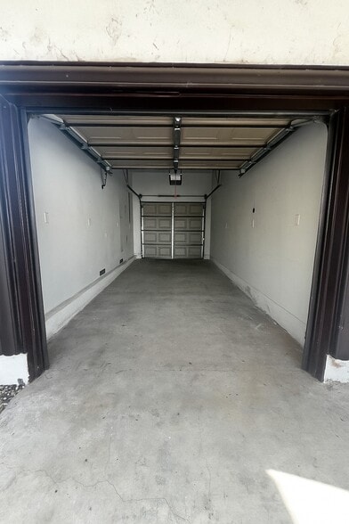 Building Photo - 1309 S Hudson Ave