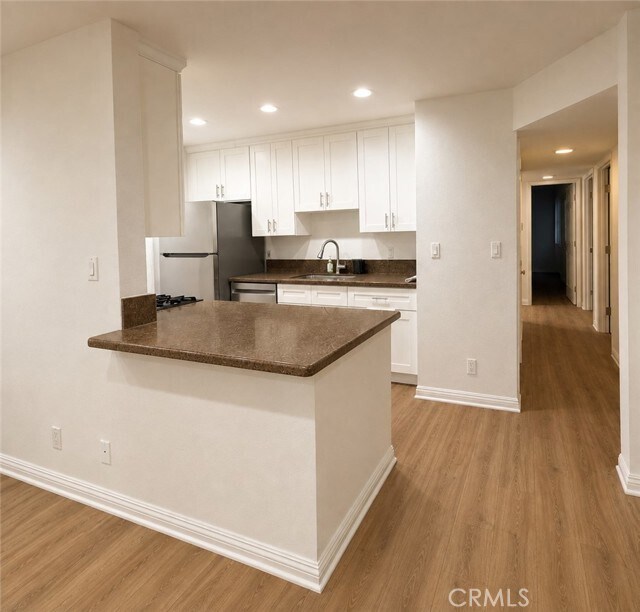 Building Photo - 10636 Woodley Ave
