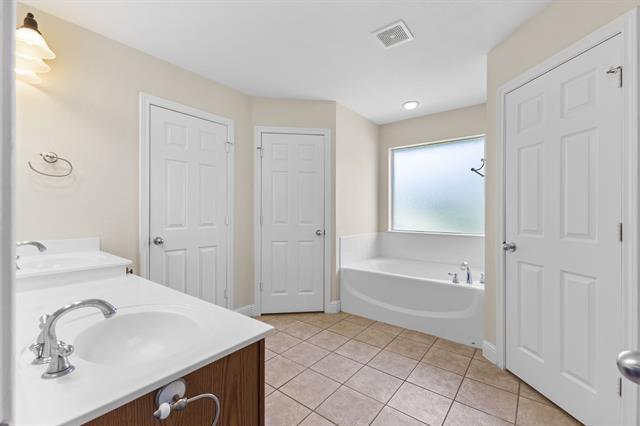 Building Photo - 2606 Ash Dr