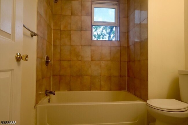 Building Photo - 34-36 Hedden Terrace Unit 3