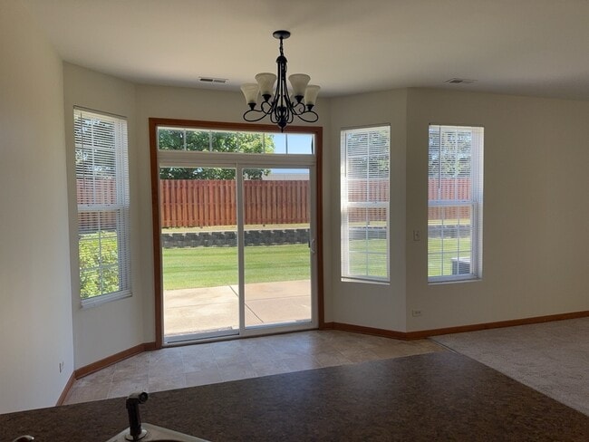 Building Photo - 2216 Evergreen Cir