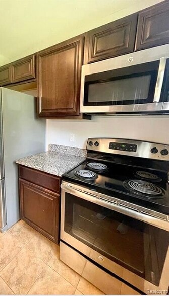 Building Photo - 525 Fairbrook St