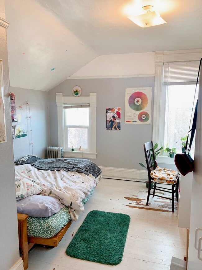 Building Photo - PRELEASING: Classic N Garden 6 bdrm/3 bath near WWU North Campus