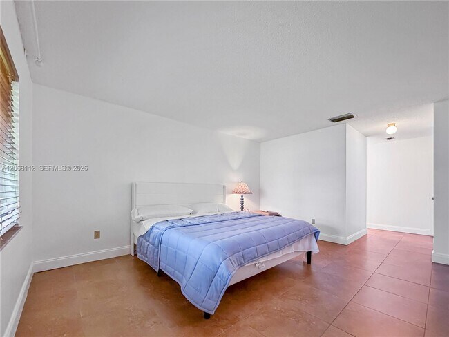 Building Photo - 21785 Cypress Dr
