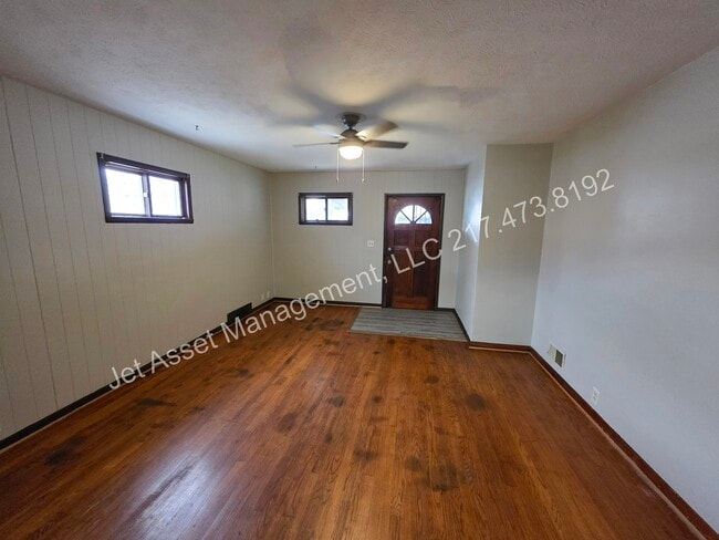 Building Photo - 3 bed house for RENT